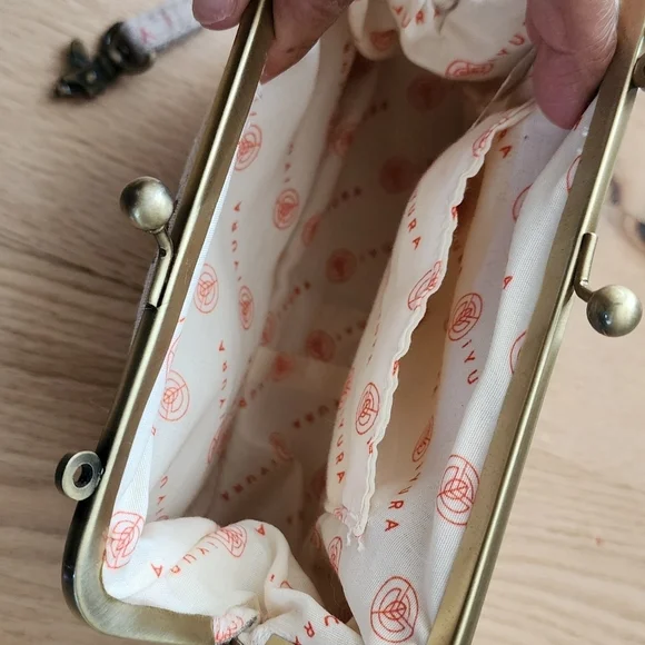 Iyura small clutch hand purse New - Picture 7 of 8